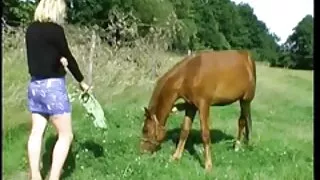 ریئلٹی کنگز کی پریفیکٹ پاؤلا شائی کے ساتھ چومنے کی ویڈیو