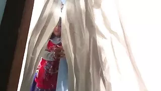 شیطان کی فلم سے سیکسی کورا کمنگز کے ساتھ سوفا بینگ پر