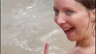 Twistys سے سینگ والی الیسا اونی اور ہولی ہینڈرکس کے ساتھ ہم جنس پرست ایکشن